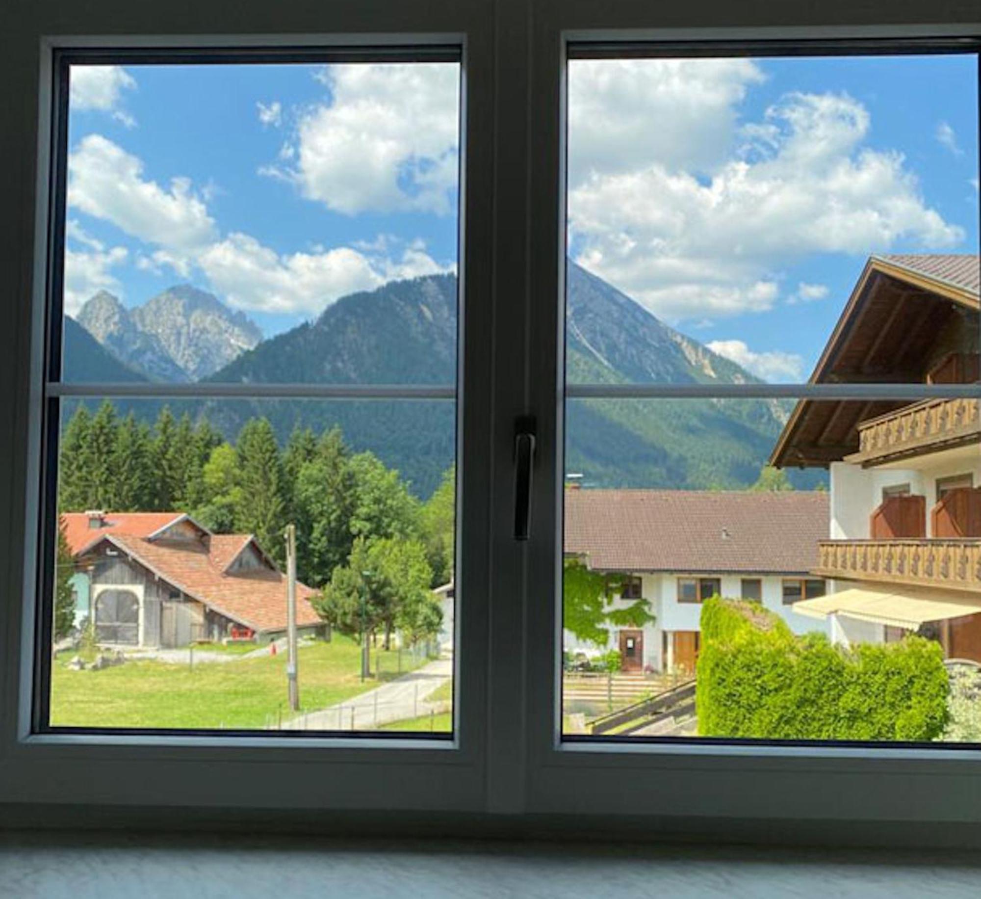 Alpenmotel Saeuling Pinswang Exterior photo