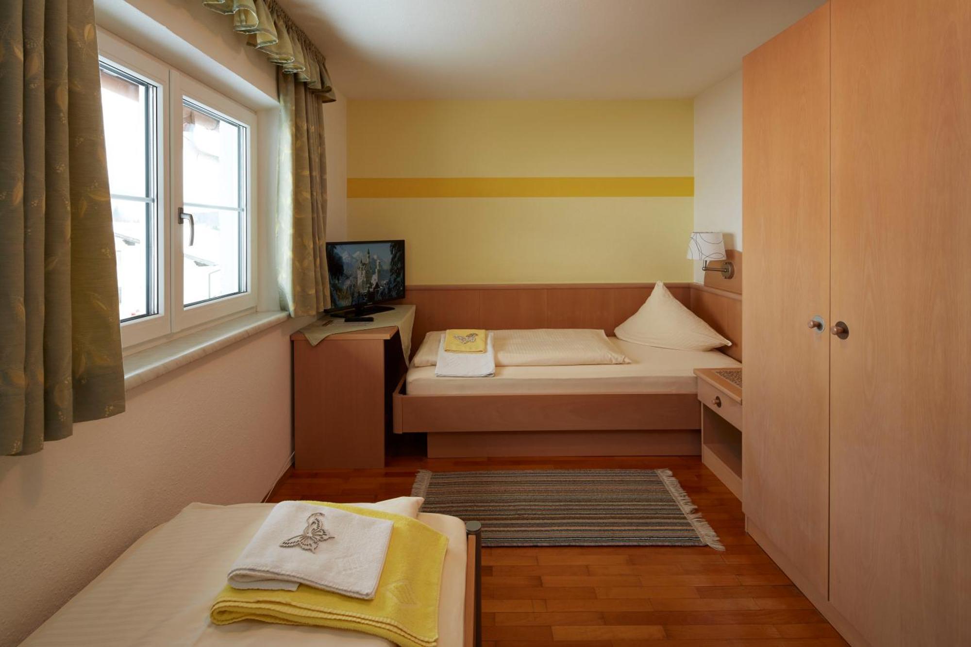 Alpenmotel Saeuling Pinswang Room photo