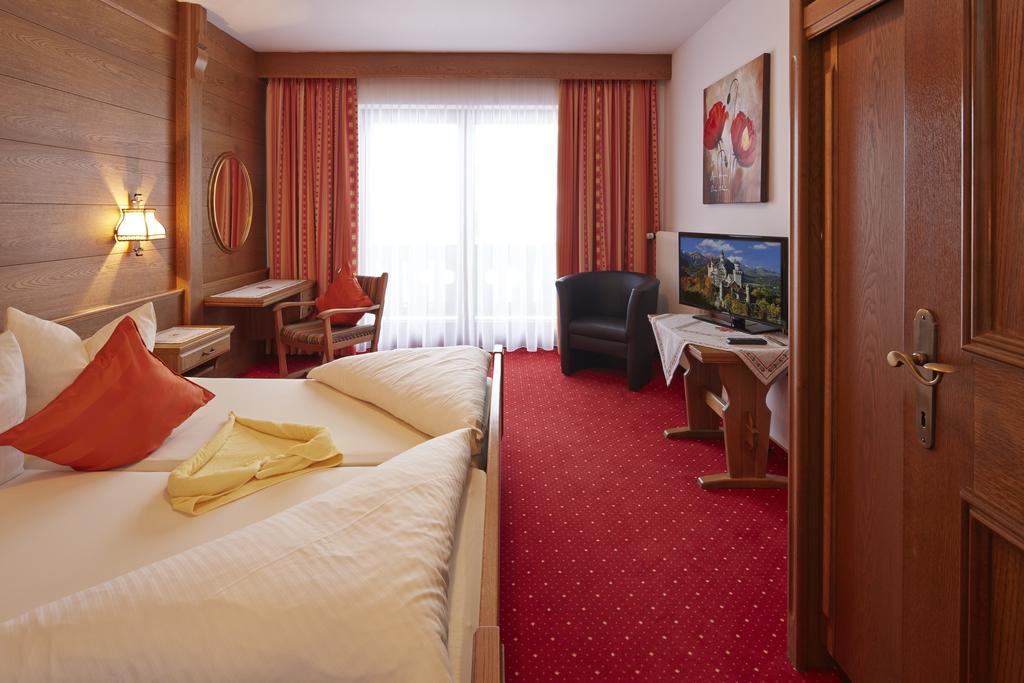 Alpenmotel Saeuling Pinswang Room photo