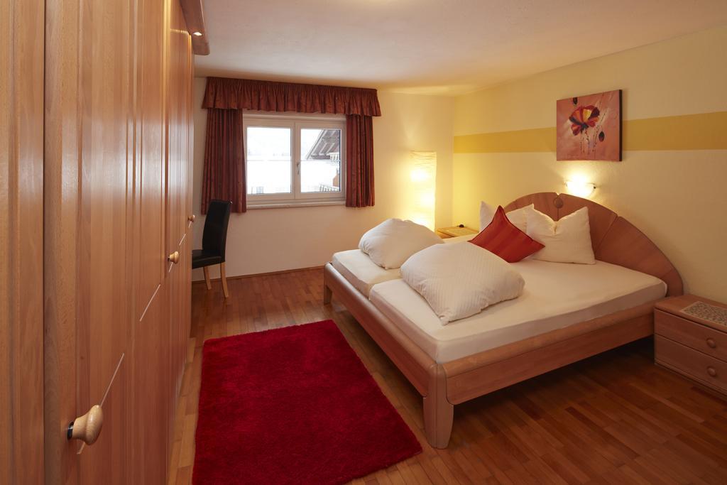 Alpenmotel Saeuling Pinswang Room photo