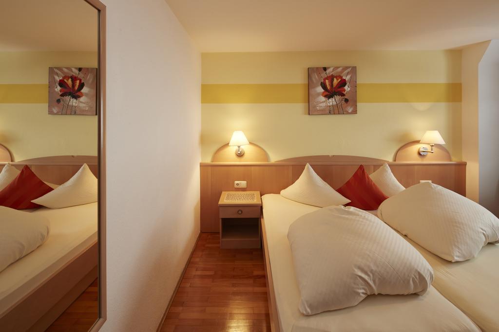 Alpenmotel Saeuling Pinswang Room photo