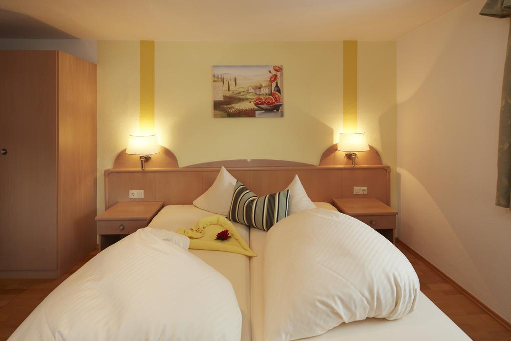 Alpenmotel Saeuling Pinswang Room photo