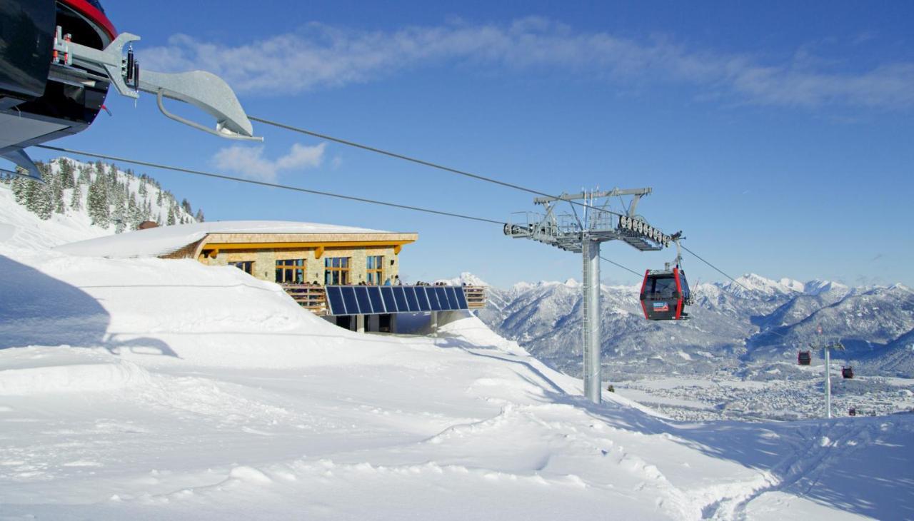 Alpenmotel Saeuling Pinswang Exterior photo